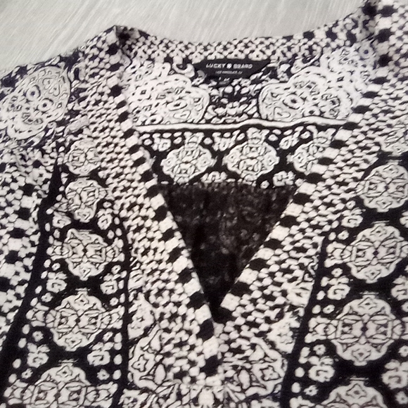 Lucky Brand Short Sleeve Top Split Cure Hem VNeck - Picture 13 of 13